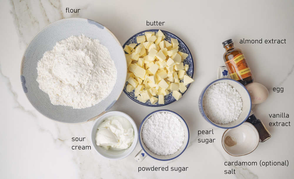 Labeled ingredients for saure-sahne-kringel cookies.